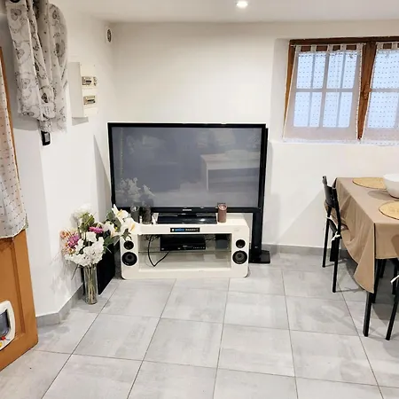 Cosy: Garden Retreat In Sur La Seyne-sur-Mer